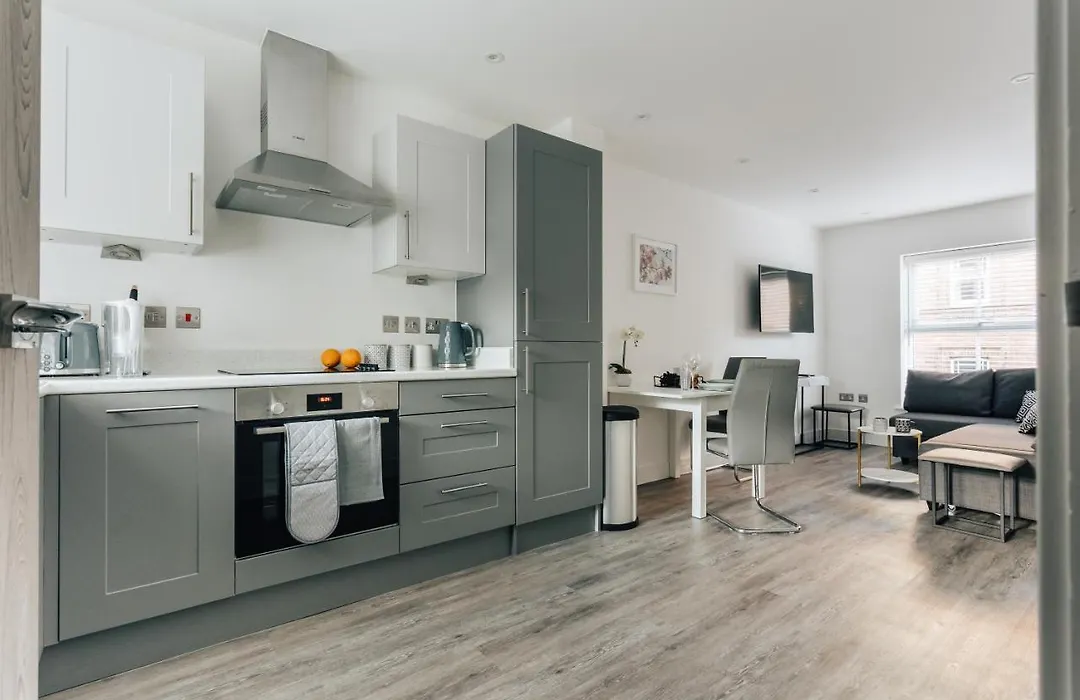 Central 2 Double Bedroom Flat With Parking-1