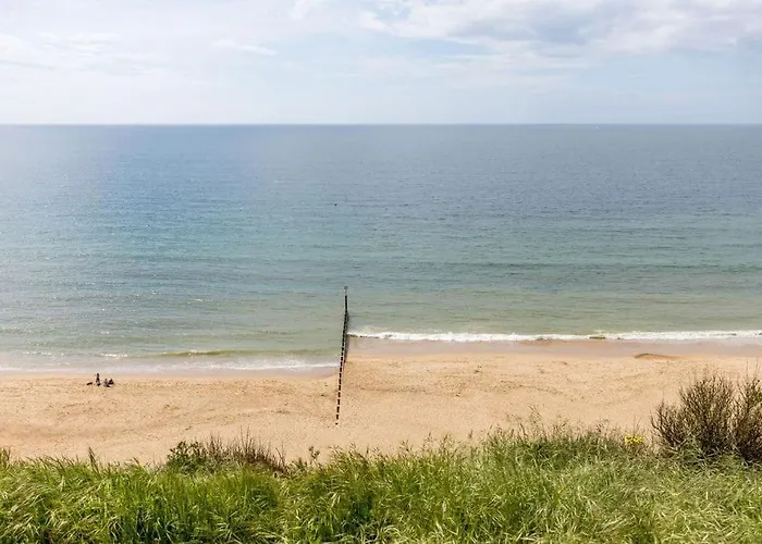 Modern 2 Bed, Cliff Top & Parking, F6